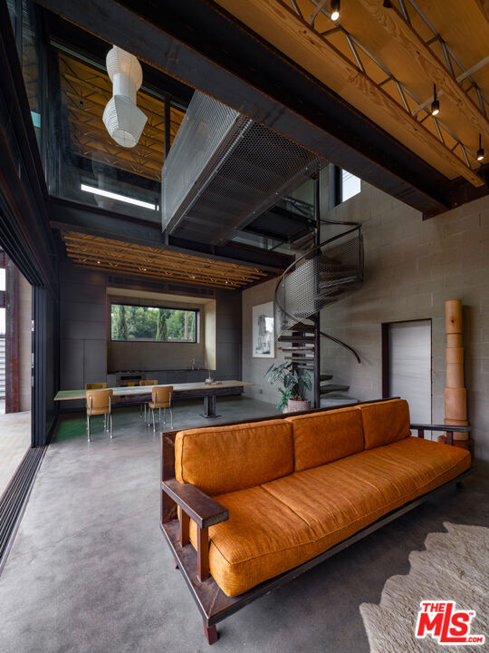 5701 7th Avenue, Los Angeles CA: https://media.crmls.org/mediaz/6df9b605-2993-4555-b1d7-6065a008c85e.jpg