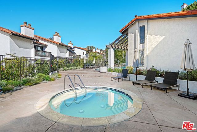 1622 Michael Lane, Pacific Palisades CA: https://media.crmls.org/mediaz/6dfa0c54-a9b8-426e-9a32-d44dd8d8606c.jpg