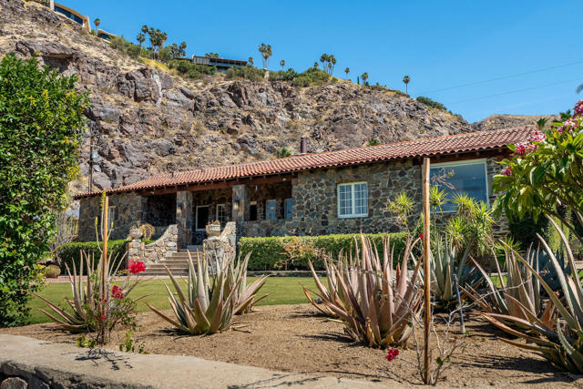 2350 S Araby Drive, Palm Springs, CA 92264