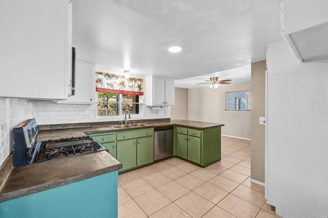 Detail Gallery Image 6 of 28 For 735 S Upas St, Escondido,  CA 92025 - 4 Beds | 2 Baths