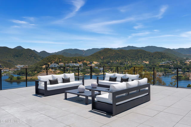 461 Lake Sherwood Drive, Lake Sherwood CA: https://media.crmls.org/mediaz/6dfceadf-aa26-491a-ba45-a059e9c5daf7.jpg