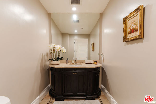 1835 Pandora Avenue, Los Angeles CA: https://media.crmls.org/mediaz/6dfd554f-faca-4387-b9a1-14330ec74868.jpg