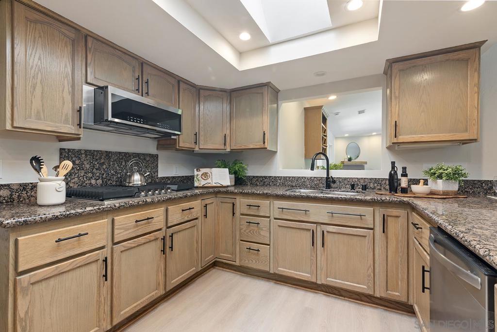 MLS #250043037SD image #11