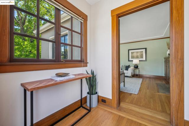 749 Mckinley Ave, Oakland CA: https://media.crmls.org/mediaz/6dfdc8ff-589f-497c-8bcd-a784baa38aec.jpg