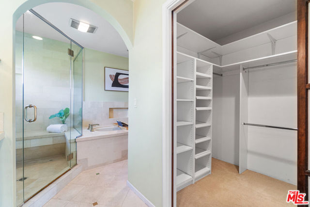 5210 S Corning Avenue, Los Angeles CA: https://media.crmls.org/mediaz/6dfdd472-7169-412d-8151-f3f3d4c9b8e2.jpg