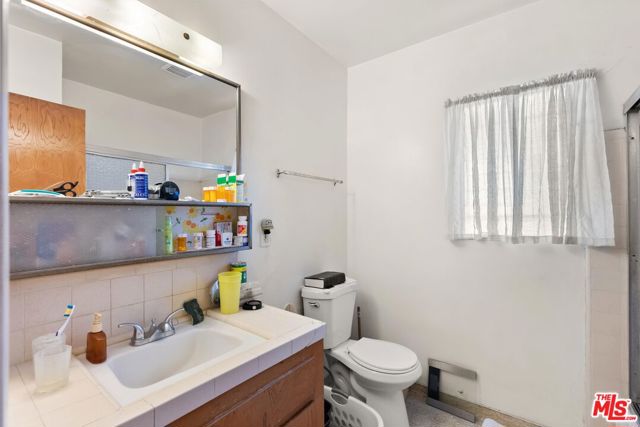 1825 Purdue Avenue, Los Angeles CA: https://media.crmls.org/mediaz/6dfe187c-89de-412d-9f8f-c56ca3b8a93a.jpg
