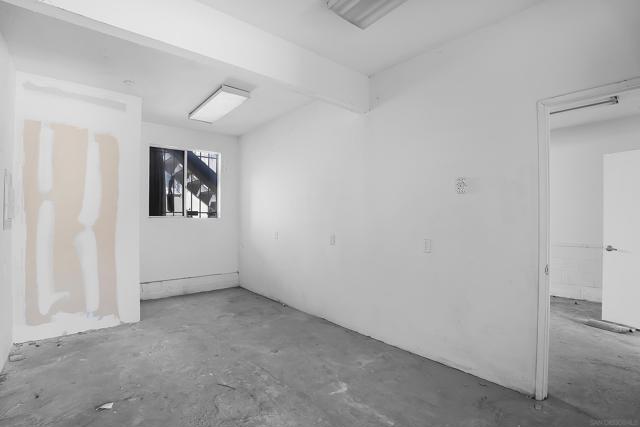 2311 State St, San Diego CA: https://media.crmls.org/mediaz/6dfe1bcf-d110-441a-b5ed-9d0318d7f5bd.jpg