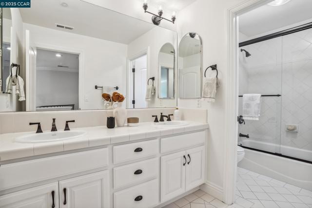 10 Candlelight Lane, Lafayette CA: https://media.crmls.org/mediaz/6dfe1dab-3115-45c7-93c0-7124612743cc.jpg