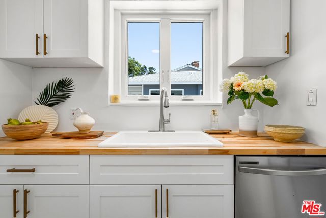 3340 Cardiff Avenue, Los Angeles CA: https://media.crmls.org/mediaz/6dfedec1-dea2-4bb4-9804-d6001be934c7.jpg