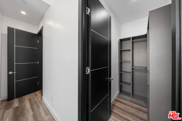 5812 Willis Avenue, Sherman Oaks CA: https://media.crmls.org/mediaz/6dfefe19-7026-4932-b759-97e3a40ff880.jpg