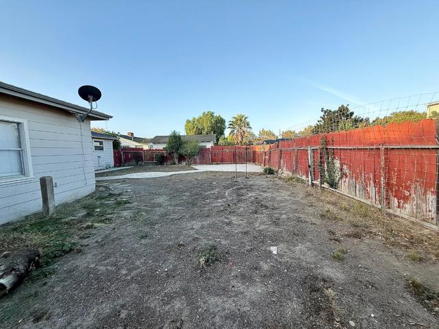 214 Carlson Street, King City CA: https://media.crmls.org/mediaz/6dff05eb-dce0-4ba4-b319-8b0e1a30b437.jpg