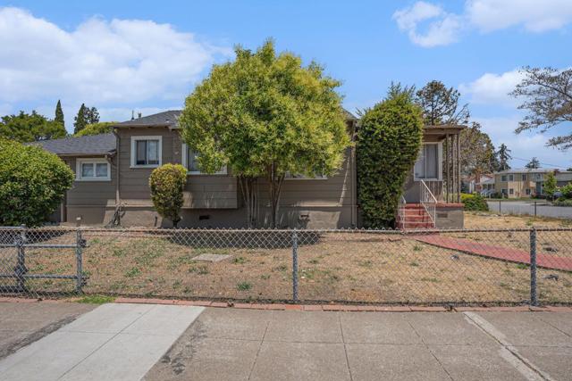 298 Bancroft Avenue, San Leandro CA: https://media.crmls.org/mediaz/6dff564e-d5ff-498a-a417-d4a7ae2bbc6e.jpg