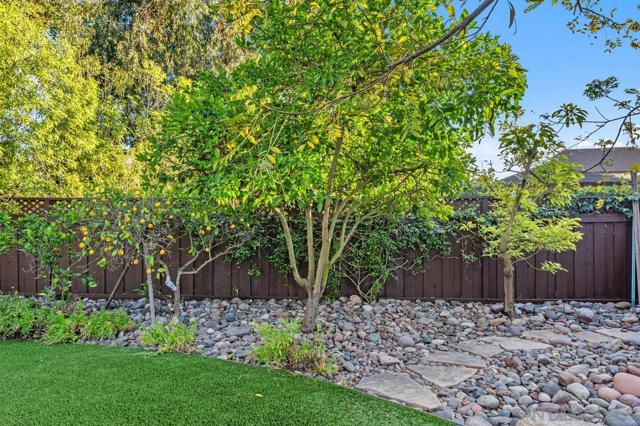 7233 Canyon Hill Ct, San Diego CA: https://media.crmls.org/mediaz/6dff6ec9-f38d-42a1-bfbb-32df259f5ed0.jpg