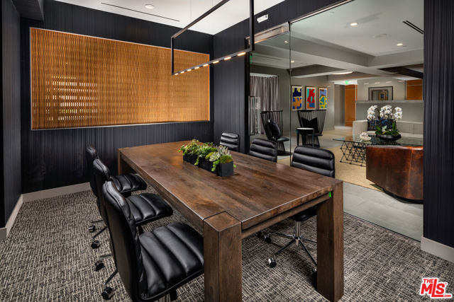 687 S Hobart Boulevard, Los Angeles CA: https://media.crmls.org/mediaz/6e004223-01ce-459b-b697-50e993f4a962.jpg