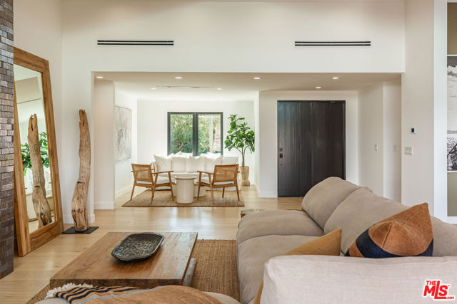 5259 Lewis Road, Agoura Hills CA: https://media.crmls.org/mediaz/6e00d891-bdb6-4a7c-9954-e68c02116ff0.jpg
