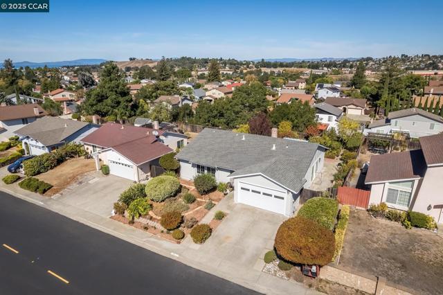 1769 Redwood Rd, Hercules CA: https://media.crmls.org/mediaz/6e01111b-01d9-4358-99f5-2c804a0629ab.jpg