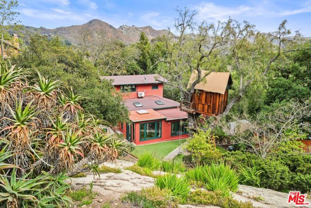 809 Basin Drive, Topanga CA: https://media.crmls.org/mediaz/6e0135af-8889-452e-8e93-1fe7f487e6d2.jpg