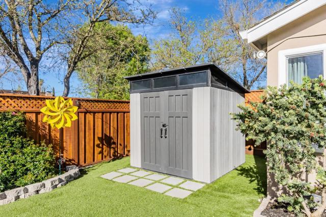 305 Vineyard Drive, San Jose CA: https://media.crmls.org/mediaz/6e01377f-ac10-4875-adb5-18bf8ec3083a.jpg