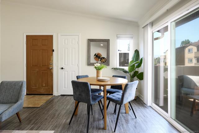 5033 Los Morros Way, Oceanside CA: https://media.crmls.org/mediaz/6e014157-9702-4a79-8d4f-db29b9c45f7d.jpg