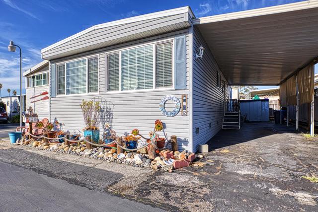 2155 Wharf Rd, Capitola CA: https://media.crmls.org/mediaz/6e016982-672c-4749-8255-e973d79fe4dc.jpg