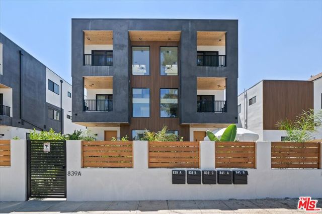 841 N Mccadden Pl, Los Angeles CA: https://media.crmls.org/mediaz/6e018237-72f0-4a02-a626-c281fe72439d.jpg