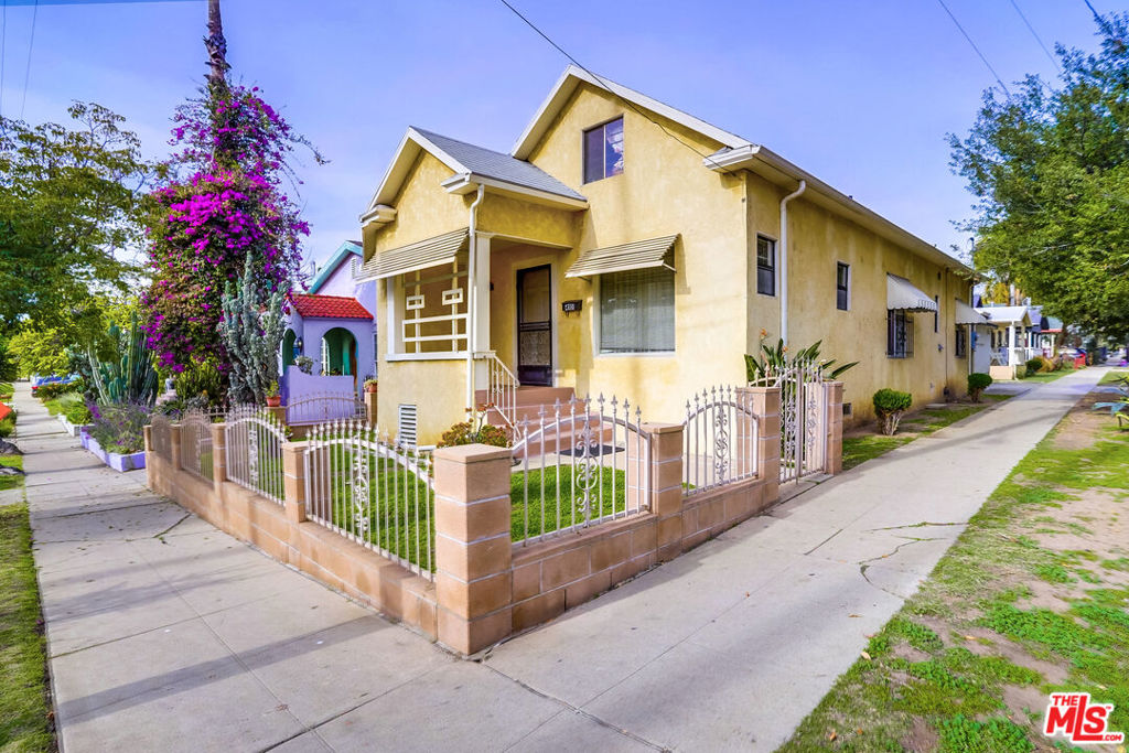 4101 Clayton Avenue, Los Angeles, CA 90027