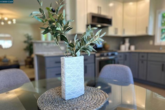 1818 Granada Dr, Concord CA: https://media.crmls.org/mediaz/6e01ce80-773e-4d03-8ef3-cd83c768cff3.jpg