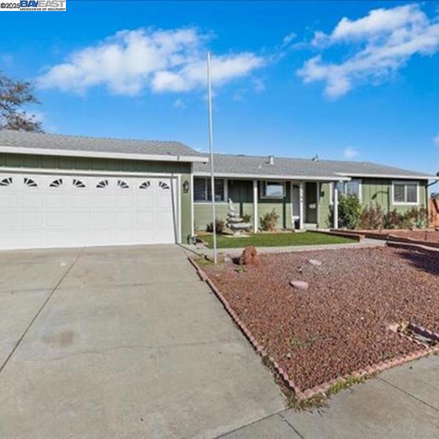 3184 Waugh Place, Fremont CA: https://media.crmls.org/mediaz/6e024d5c-f927-4f79-af45-e972ad3b5c0d.jpg