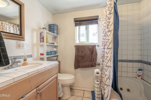 1075 Loma Drive, Ojai CA: https://media.crmls.org/mediaz/6e02588a-7534-4f28-bc68-79daf9a37774.jpg