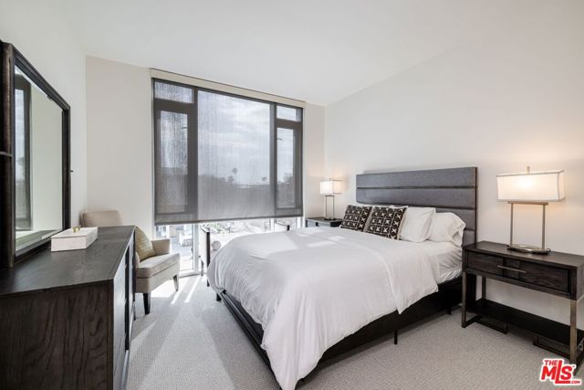 8500 Burton Way, Los Angeles CA: https://media.crmls.org/mediaz/6e02c87b-cc63-400a-b9e3-32e30e1991c7.jpg