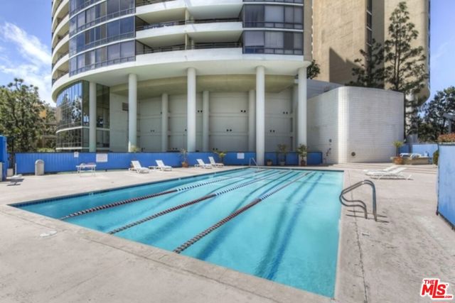 4335 S Marina City Drive, Marina del Rey CA: https://media.crmls.org/mediaz/6e02d171-686a-4b23-a914-79c7a05e50d8.jpg