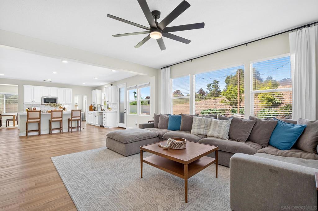 https://media.crmls.org/mediaz/6e02fd9d-26f0-4b51-bd33-0d70762b5cfb.jpg?preset=X-Large