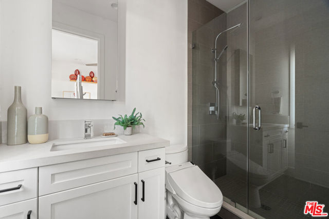 Image 20 of 39 For 11813 Woodbine Avenue