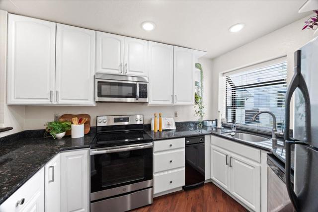203 Shorebird Circle, Redwood City CA: https://media.crmls.org/mediaz/6e040b17-1e3d-4e41-8a47-92f192a1878b.jpg