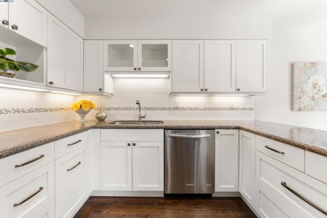 40654 WOLCOTT PLACE, Fremont CA: https://media.crmls.org/mediaz/6e04b171-8a45-4f1d-95f0-904444188b94.jpg