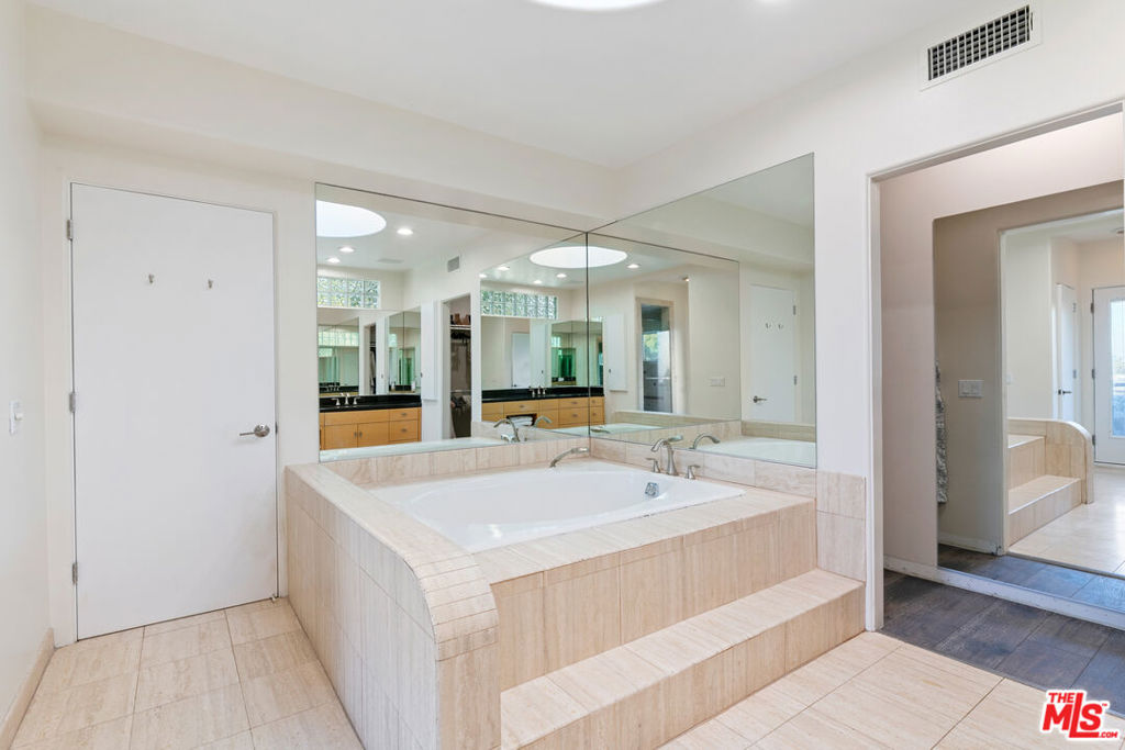 MLS #26860303 image #24