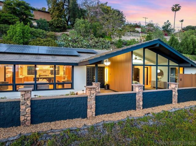 4911 Beaumont Dr, La Mesa CA: https://media.crmls.org/mediaz/6e05d5e7-7e4b-47c4-8297-c2fc81643a3b.jpg