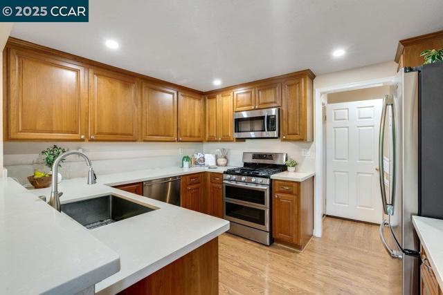 410 Beacon Ridge Lane, Walnut Creek CA: https://media.crmls.org/mediaz/6e060d53-b60c-43a0-9871-cddec3a5cb96.jpg