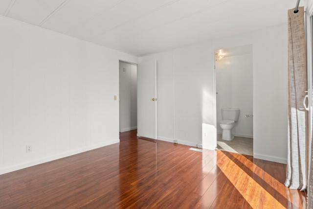 19 Dolphin Court, Half Moon Bay CA: https://media.crmls.org/mediaz/6e0621e8-18c5-42d1-86f3-fe81984d58c9.jpg