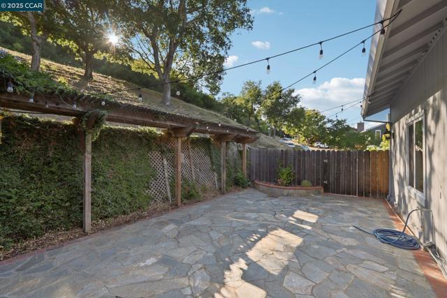 20 Broadmoor St, Moraga CA: https://media.crmls.org/mediaz/6e06389c-a963-44d6-ab42-4f94a6daacd3.jpg