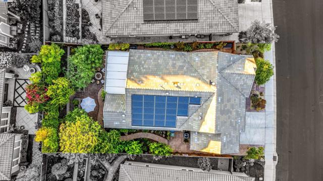 1748 Veneto Ln, Brentwood CA: https://media.crmls.org/mediaz/6e065f00-66f1-4ac1-8cfe-2d86369f34b1.jpg