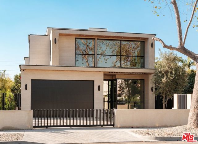 517 N Edinburgh Avenue, Los Angeles CA: https://media.crmls.org/mediaz/6e065f04-4b32-4209-be26-fe5cc69a54de.jpg