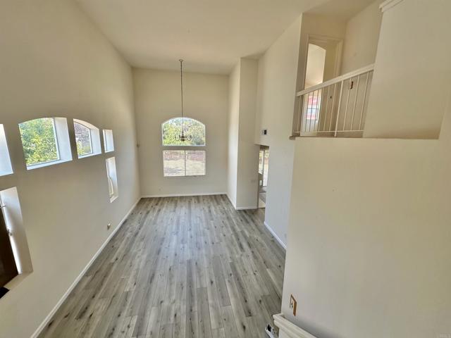 Detail Gallery Image 5 of 25 For 579 via La Paloma, Chula Vista,  CA 91910 - 4 Beds | 3 Baths
