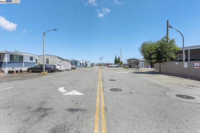 3015 E Bayshore Road #423, Redwood City CA: https://media.crmls.org/mediaz/6e06ea02-32b5-4dce-b515-40449bbafef2.jpg