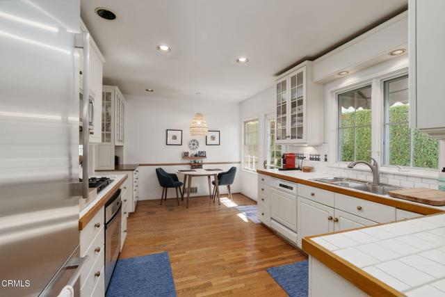 2228 Chapala Street, Santa Barbara CA: https://media.crmls.org/mediaz/6e06f64b-7a92-45cc-aca7-09cbb5f15d85.jpg