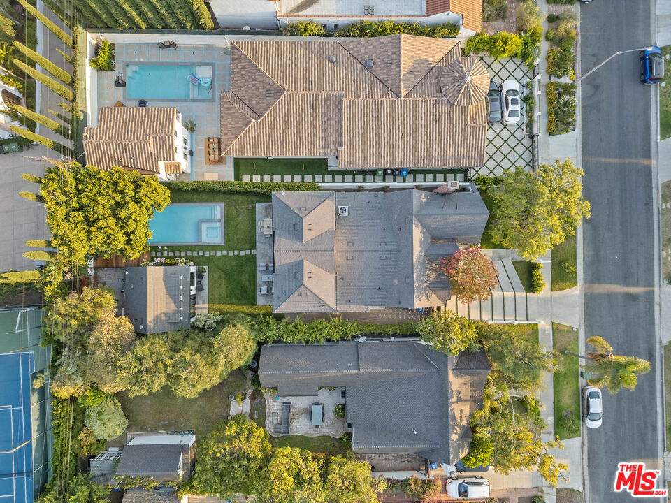 https://media.crmls.org/mediaz/6e07b1c4-1e44-4f8c-bf02-f35d7e3ffc6d.jpg?preset=X-Large