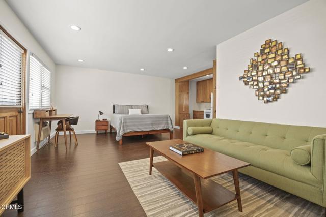 109 Shamrock Drive, Ventura CA: https://media.crmls.org/mediaz/6e07c9bf-9d7a-47e3-9ee1-d859cc4638ef.jpg