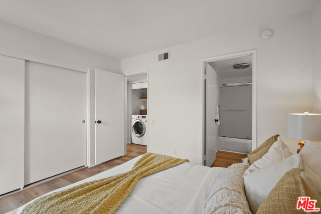 1655 Greenfield Avenue, Los Angeles CA: https://media.crmls.org/mediaz/6e07f99a-d949-4e44-88d8-338b18a0c701.jpg