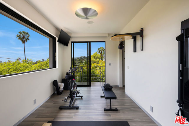 5751 Valley Oak Drive, Los Angeles CA: https://media.crmls.org/mediaz/6e08e463-38c0-473e-8971-8d91ab21acbc.jpg