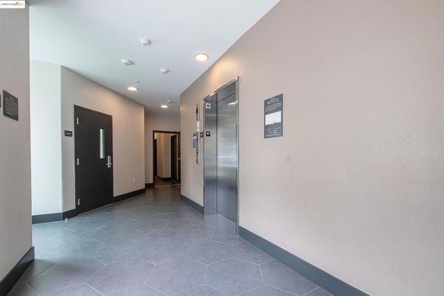 2818 Fifth Street, Alameda CA: https://media.crmls.org/mediaz/6e093132-3a2a-44c9-b452-ff8143e5d90c.jpg